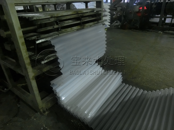 PP斜管填料生产现场 PP斜管填料生产现场